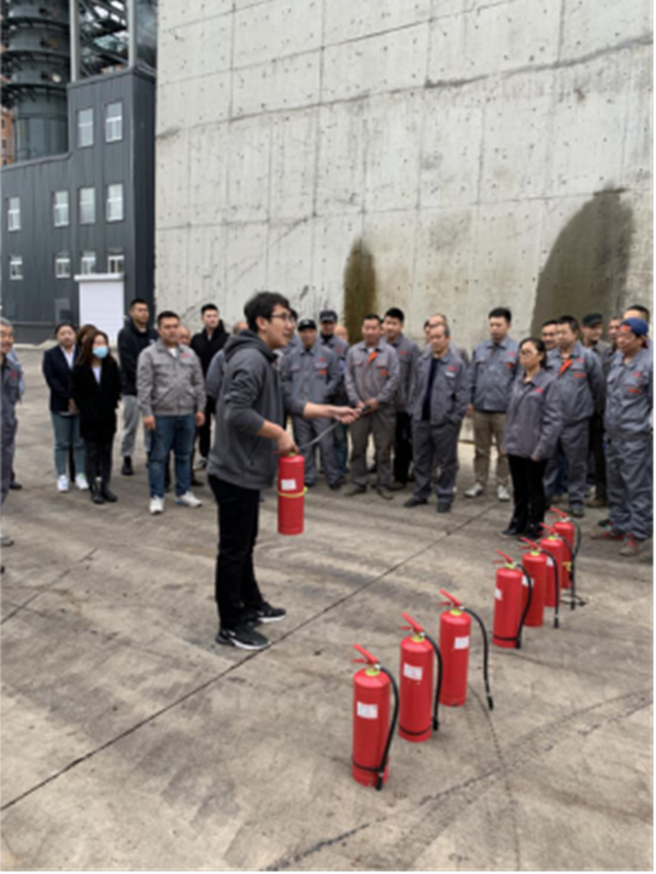 21.节能总公司进行安全出产消防演练_副本.png 21.节能总公司进行安全出产消防演练_副本.png
