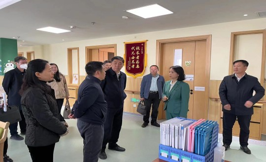 26.市辅导一行莅临养老公司亲亲之家参观调研_副本.jpg 26.市辅导一行莅临养老公司亲亲之家参观调研_副本.jpg