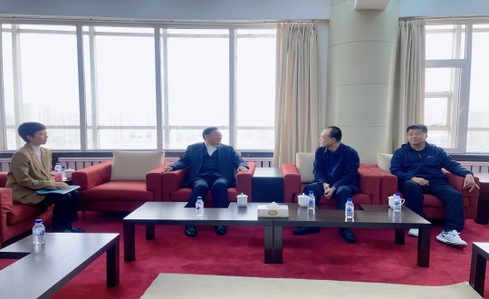1.董事长与湖西街路书记张兵、主任刘凤俊亲切交谈_副本.jpg