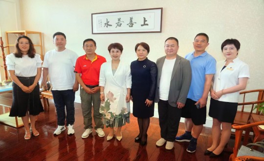 23.李琼华总经理与吉林省中医药健康产业协会有关辅导合影留想_副本.jpg