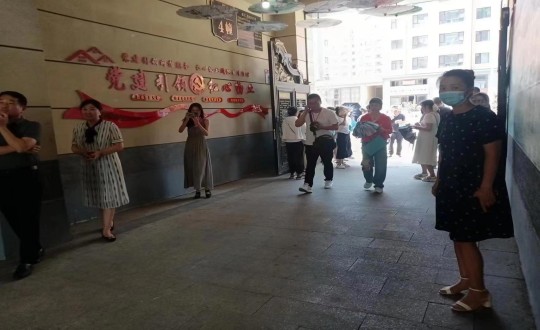 15.市妇联冯主席、机关党工委卢书记及各机关单元辅导莅临物业总公司金鼎阳光红心物业幼区_副本.jpg