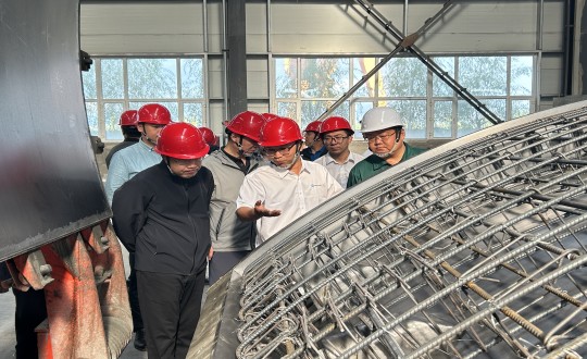 8.华能吉林发电有限公司及明阳智慧能源集团股份有限公司辅导一行至装配式总公司参观视察_副本.jpg
