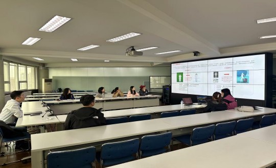 26.健康产业集团健康居家服务事业部进杏装华为数字人”进建互换会_副本.jpg 26.健康产业集团健康居家服务事业部进杏装华为数字人”进建互换会_副本.jpg