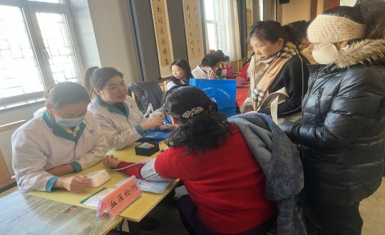 23.医疗公司与天宝社区结合进行义诊活动_副本.jpg 23.医疗公司与天宝社区结合进行义诊活动_副本.jpg