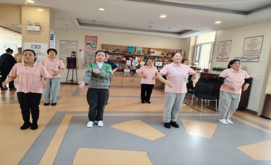 25.养老公司进行第四时度文化活动_副本.jpg