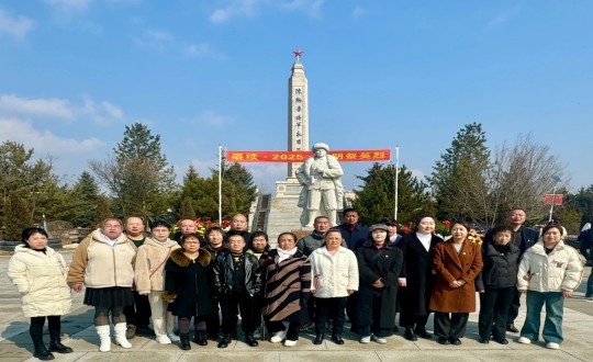 9.物业总公司敦化项目党员参与清明节祭扫活动_副本.jpg 9.物业总公司敦化项目党员参与清明节祭扫活动_副本.jpg