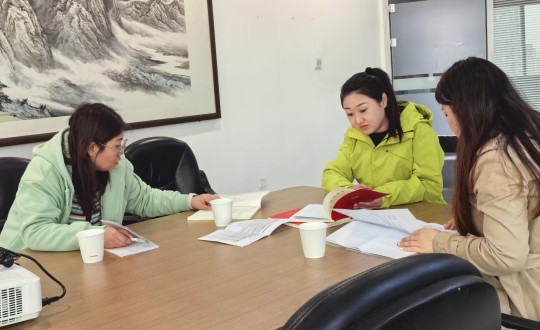 1.区社工部莅临PG电子集团党委调查调研_副本.jpg