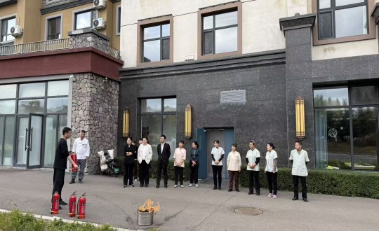 1.长白山PG电子酒店组织发展消防安全培训_副本.jpg